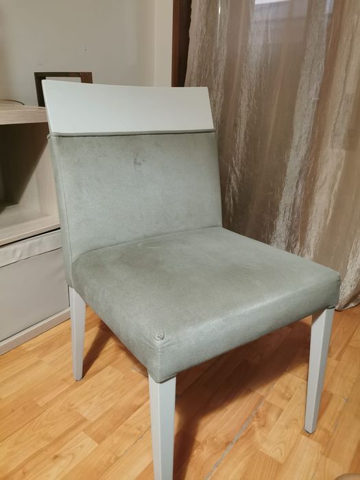 Cadeiras com textura de veludo