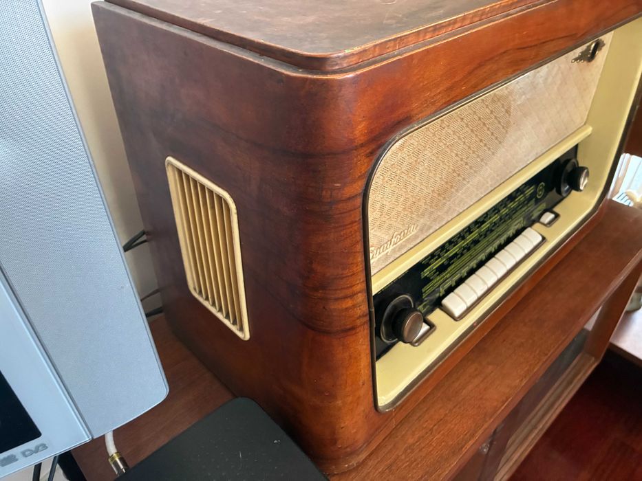 Radio Symfonia z gramofonem - klasyk z PRL-u