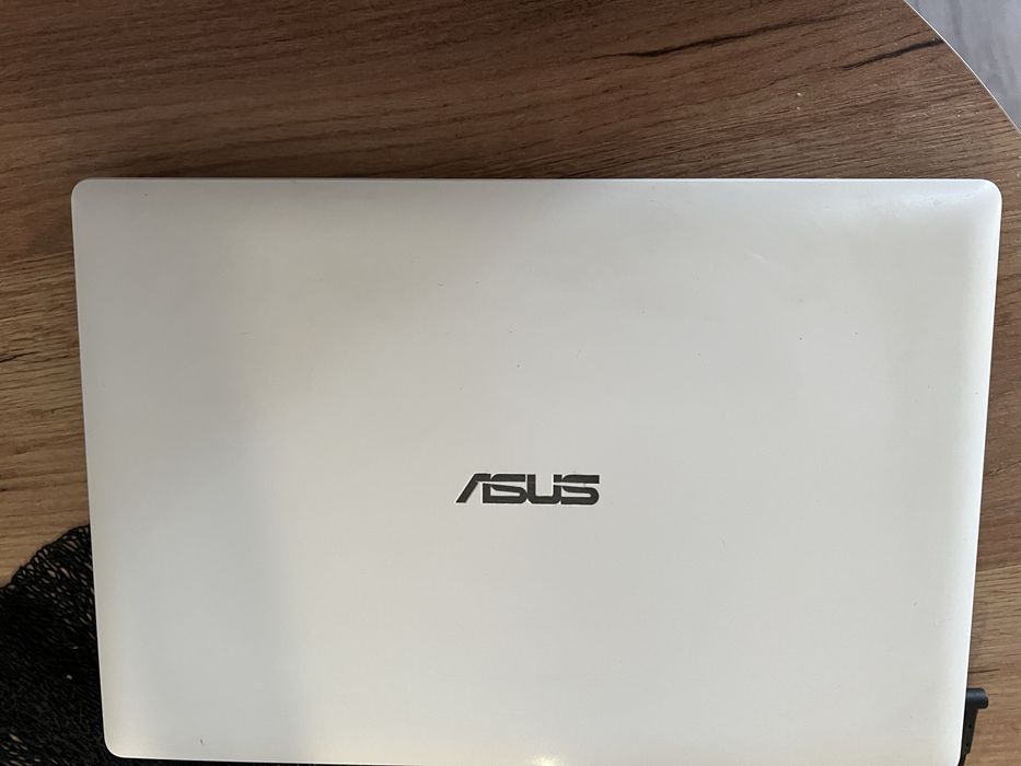 Laptop asus r515m, 4gb ram, dysk ssd, procesor intel. Gotowy do pracy!