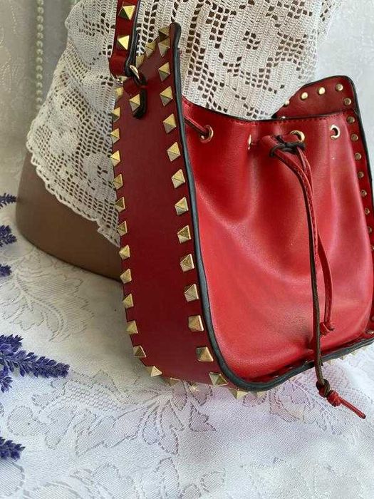 Valentino Garavani сумка с ремнем шипами сумочка-мешок