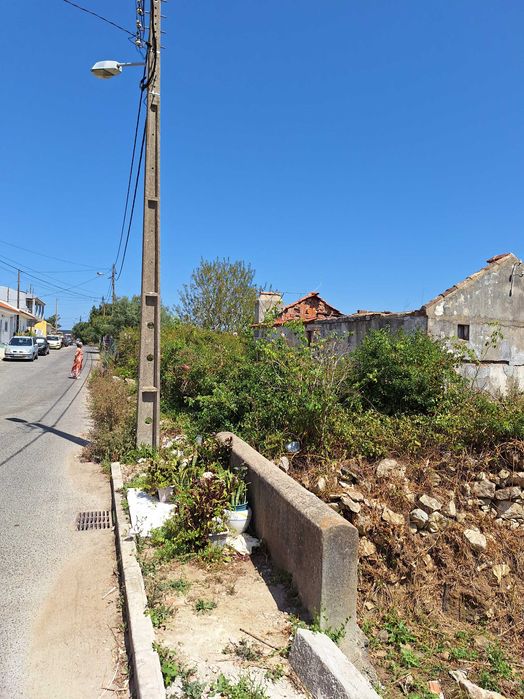 Terreno com Ruína e Projeto: Vista Serra de Sintra (Sacotes)