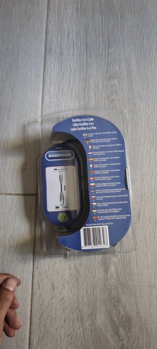 FireWire 4-to-6-Pin Cables64737766422018122