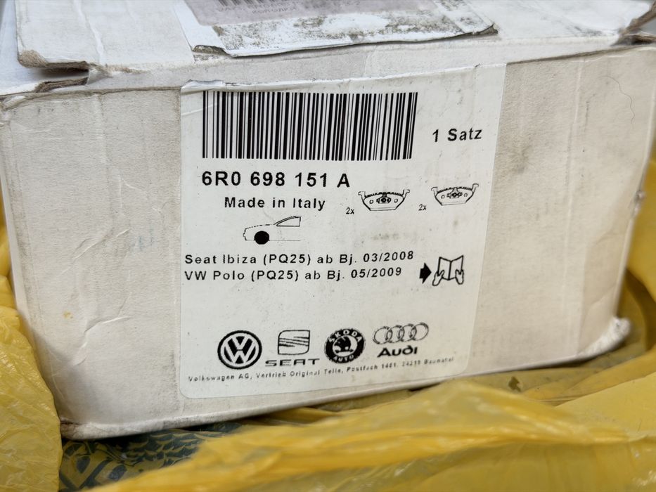 Гальмівні колодки,передні   6R0 698 151 A  (VAG)