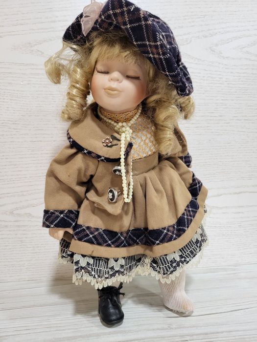 Фарфорова лялечка