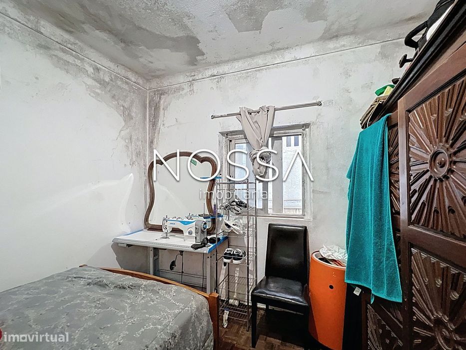 Moradia bi-familiar composta por dois apartamentos T2 com entradas...