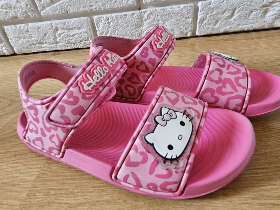 Lekkie sandały r. 32 + czapka Hello Kitty na rzep w kotki