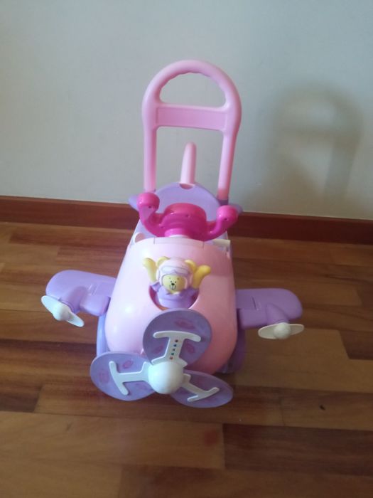 Carrinho com luzes e música