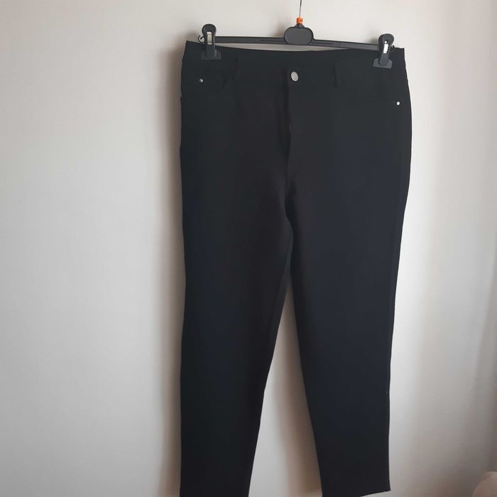 Spodnie elegackie czarne z Rayonu.