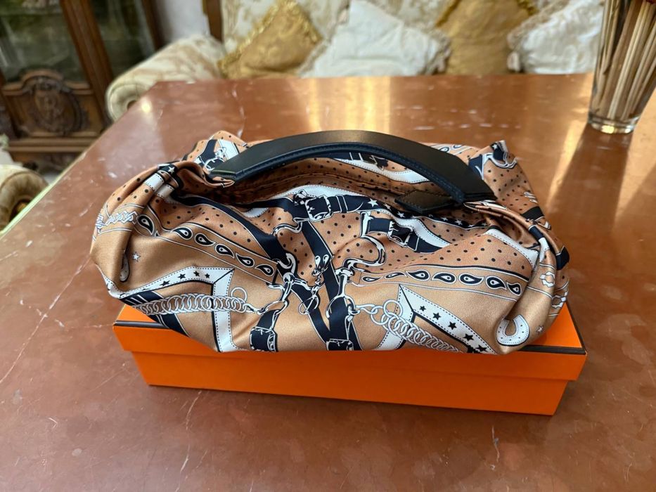 Шелковая косметичка Hermes