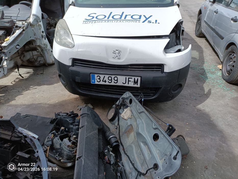 Farol direito Peugeot partner 2015