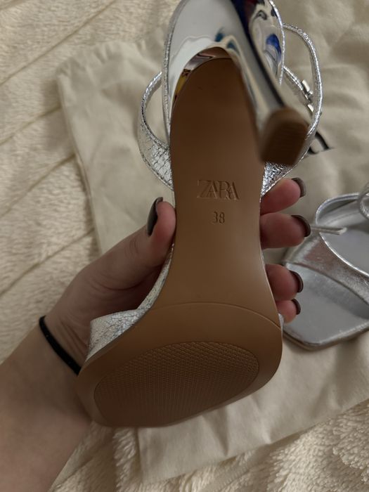 Продам босоніжки ZARA