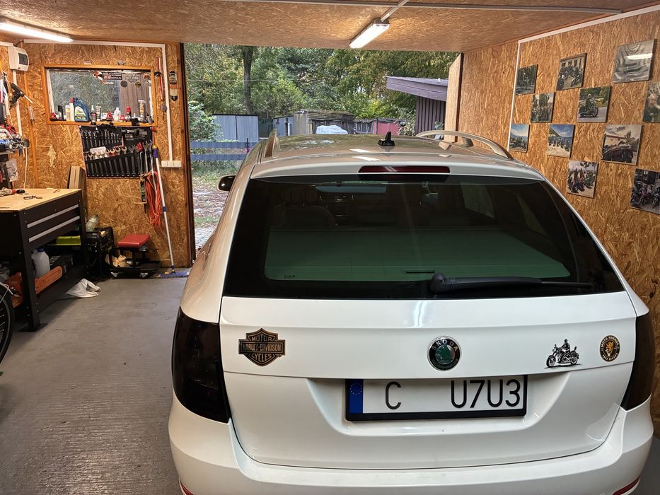Lampy przyciemnione tylne Skoda Superb. Kombi 2