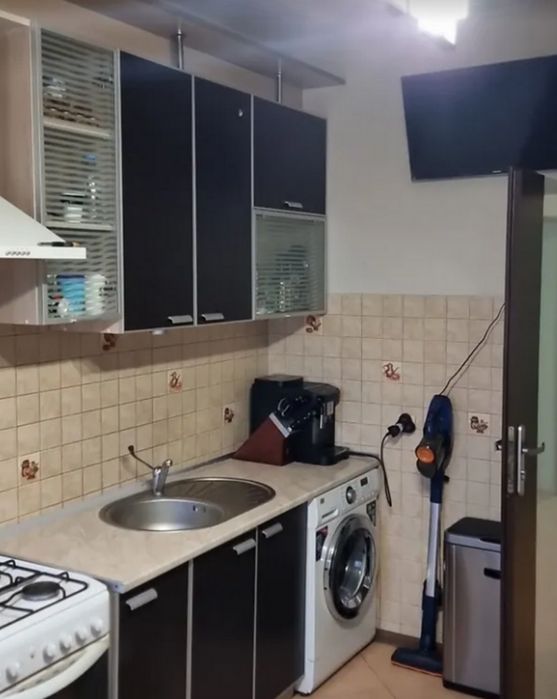 Продаж 2к квартири 65.1 кв. м на вул. Євгена Коновальця