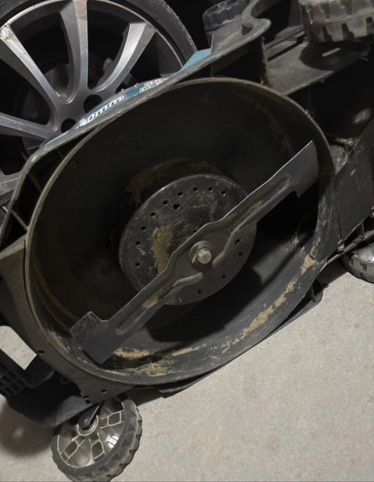 Kosiarka akumulatorowa makita 18v DLM 432