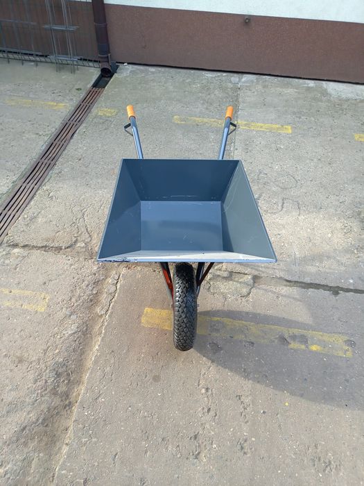 Taczka ogrodowa lub budowlana