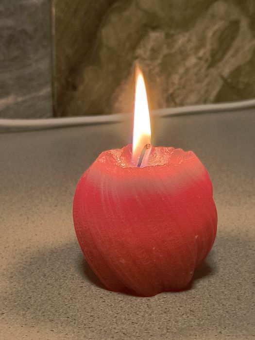 Свіча у виді спіралі ручної роботи