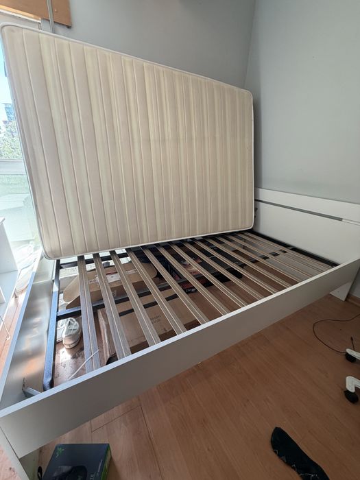 Cama de casal, acompanha colchao se quiser