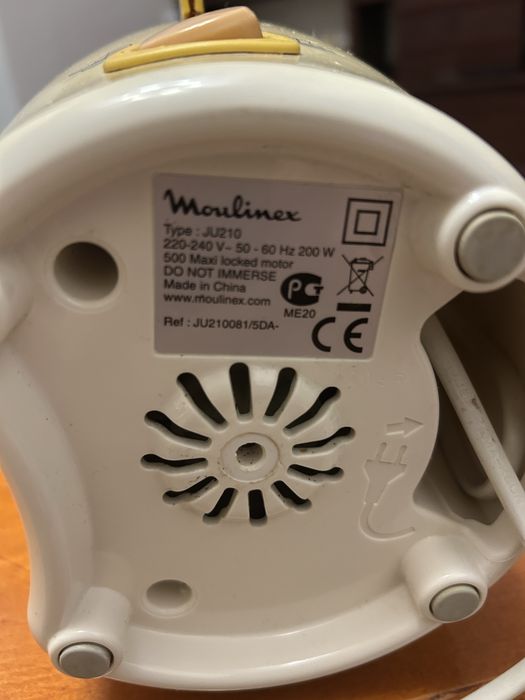 Соковитискач Moulinex JU210