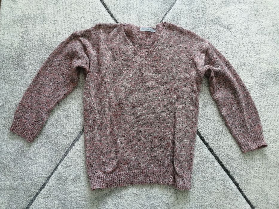 Sweter z dekoltem w szpic długie rękawy