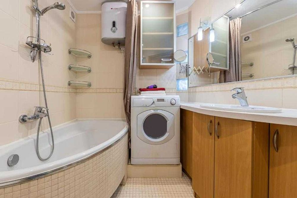 Квартира 3 комнатная посуточно в центре, Коновальца, 15 м Печерская