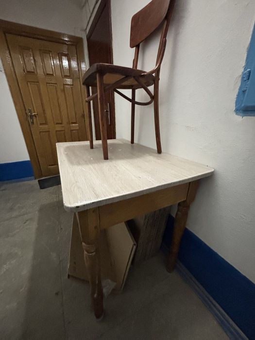 2 деревяних стільця по 100 грн за штуку