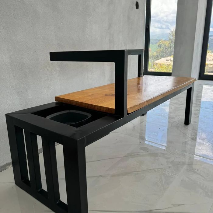 Banco de Jardim com espaço para colocar vaso de jardim