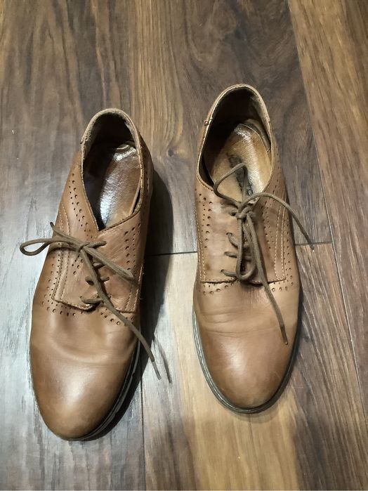 Skórzane damskie półbuty jasnobrązowe wiązane rozmiar 40 creator