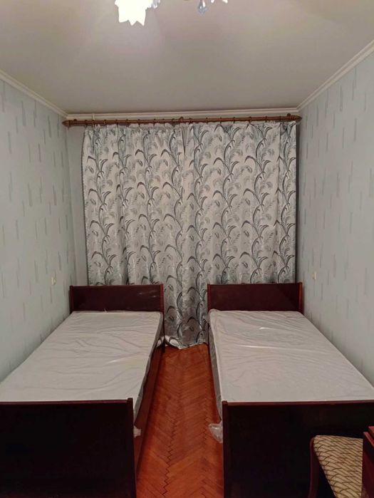 3 кім. кв. вул. Смілянська (ОКРЕМІ Спальні місця для 4 осіб) Парковка