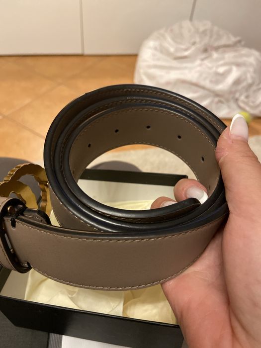 Cinto Gucci bege com perolas