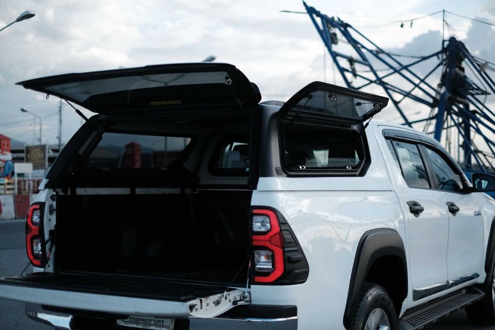 Zabudowa paki PREMIUM 4x4 HARDTOP Venture - TOYOTA HILUX 2015+ / 2021+