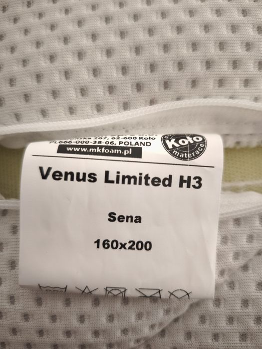 Łóżko z materacem