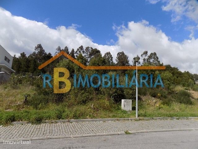 Lote de terreno em Mozelos