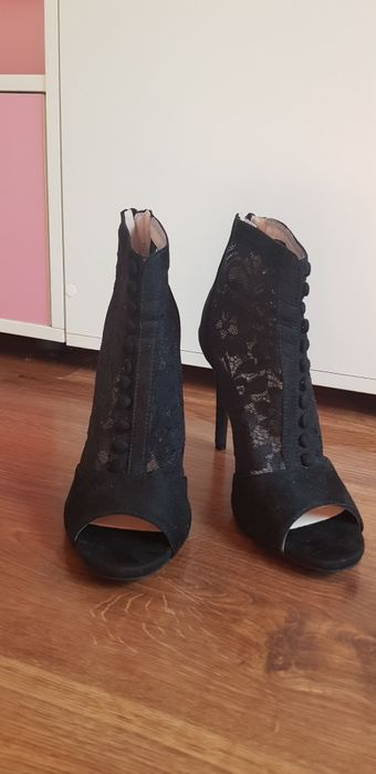 Ботильоны кружевные очень красивые р.40