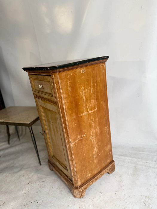 Komoda różne drobiazgi