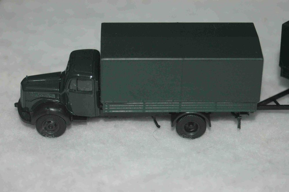 Militar - Camião com Atrelado (HERPA) HO