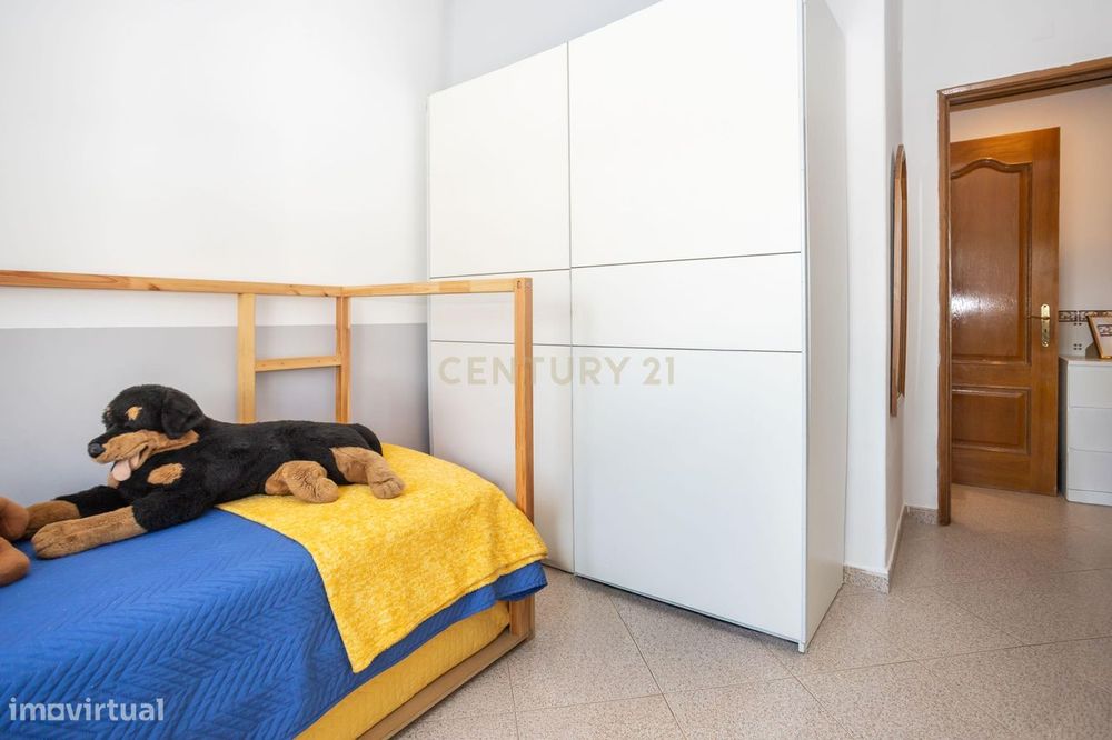 Apartamento T2 com Varanda Cruz de Pau, Amora - Seixal -