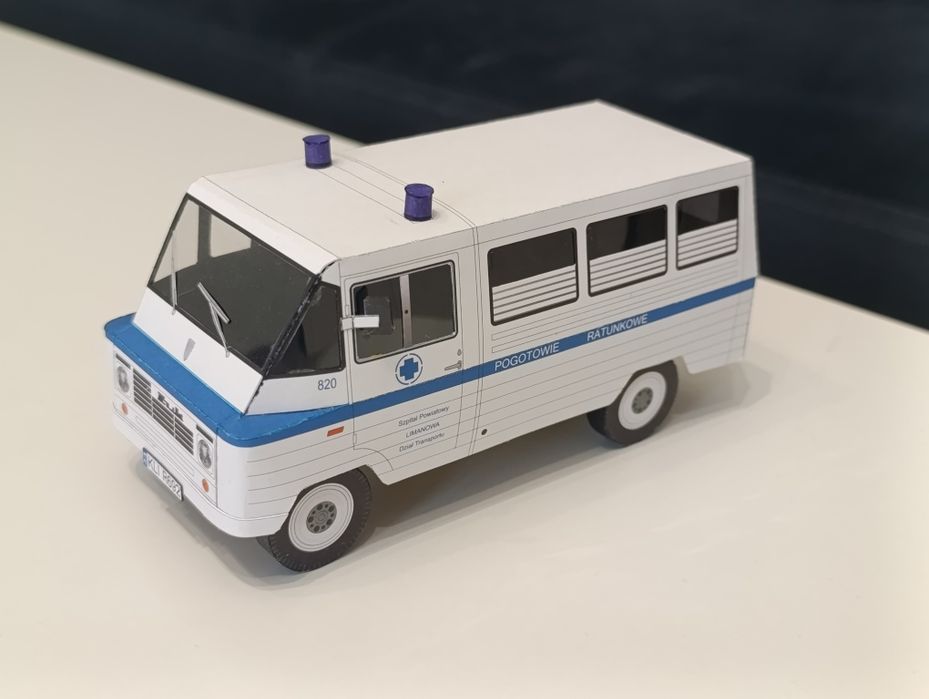 Karetka ratunkowa ambulans Żuk FSO legendy PRL model kartonowy-  resor