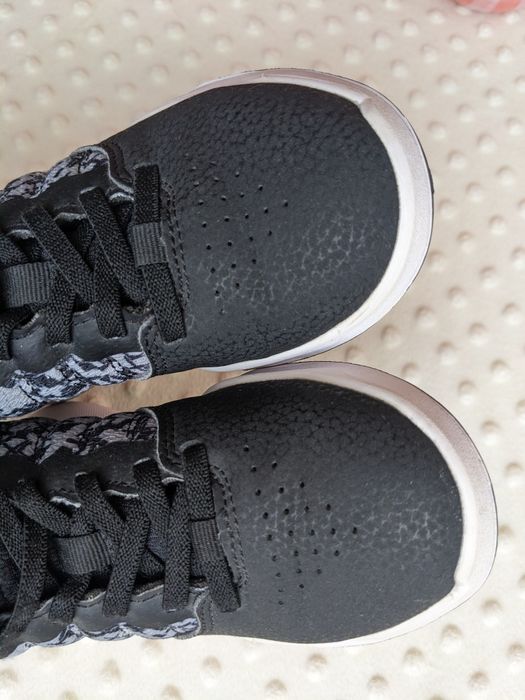 Кроссовки детские черные tarmak 29 размер 18.5 см