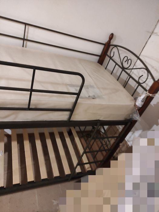 Ліжко металеве двухярусне з дерев'яними ламелями