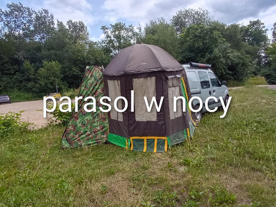 Przystawka-namiot, szybko rozkładająca się z toaletą ,i tunelem do samochodu