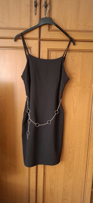 Elegancka Czarna sukienka z paskiem alternative