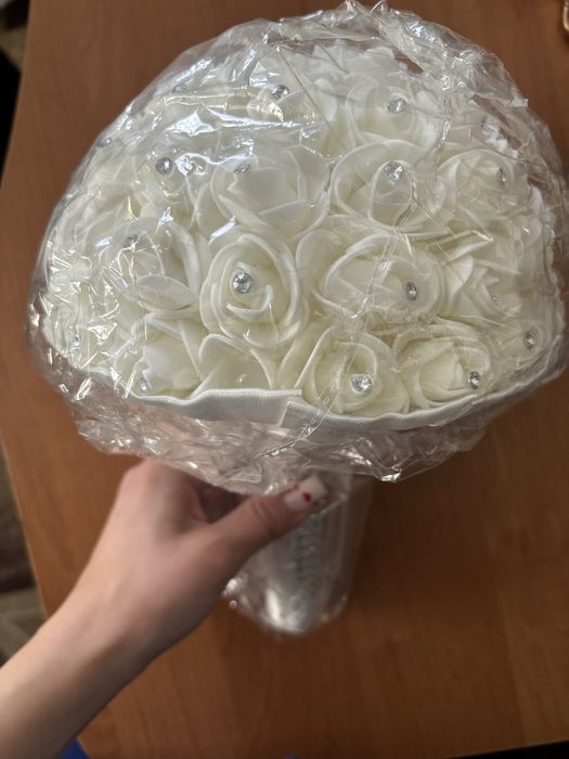 Весільна сукня і біжутерія до неї