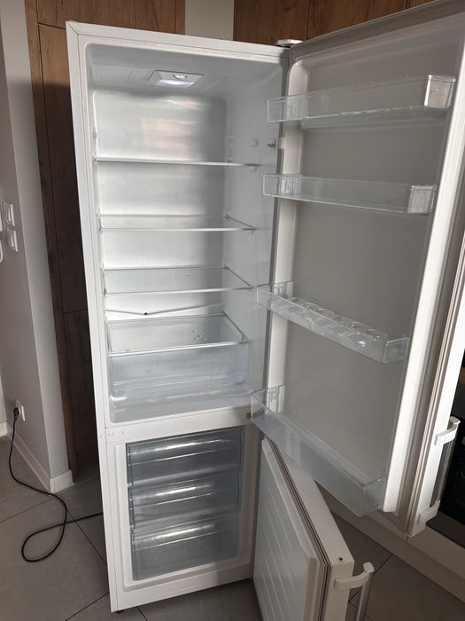 Lodowka Hisense 175 cm BDB