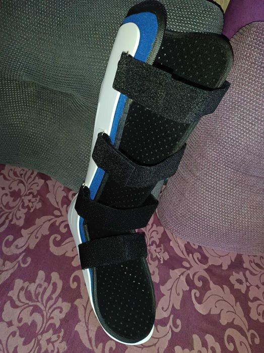 Ортез на праву ногу