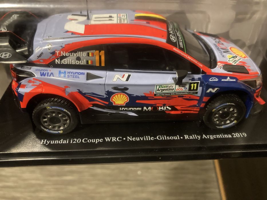 Vendo miniatura do carro de Rally da Hyundai