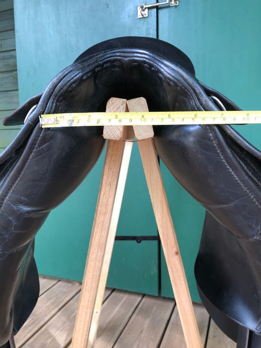 Sela Otto Schumacher Dressage 17”