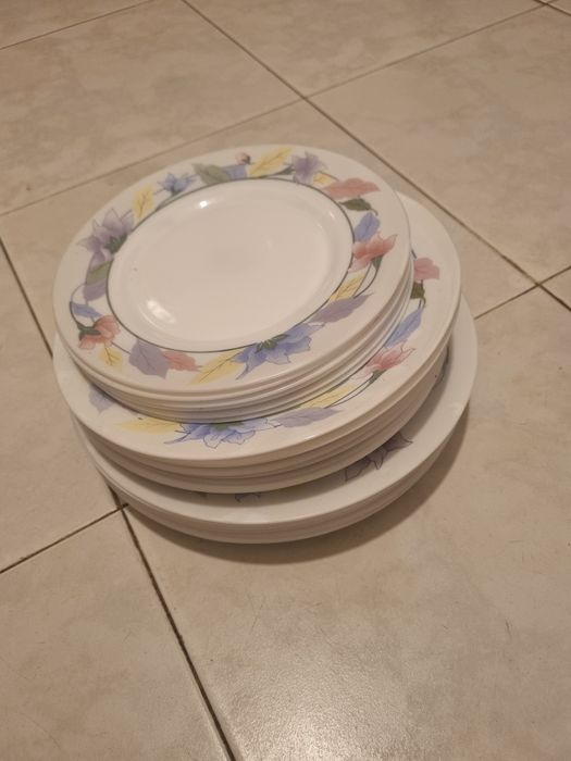 Vende se varios artigos de loiça