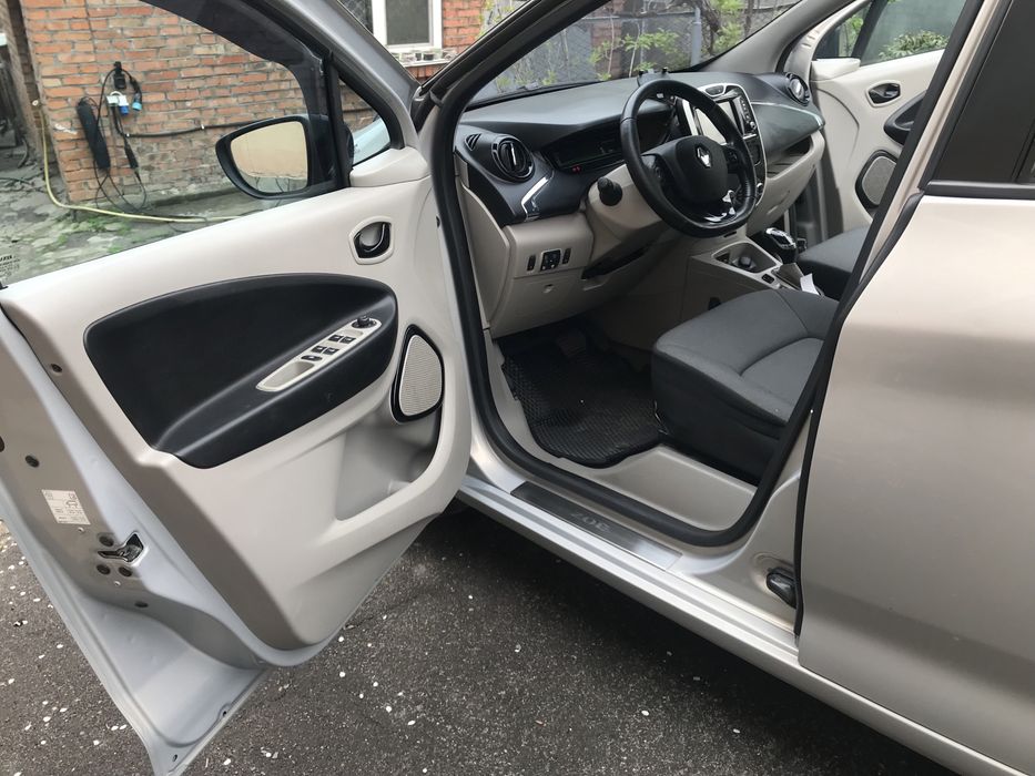Renault Zoe рено зое