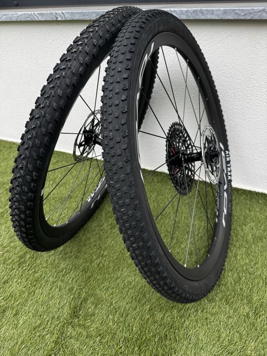 Rodas Roval Control World Cup - 980gr