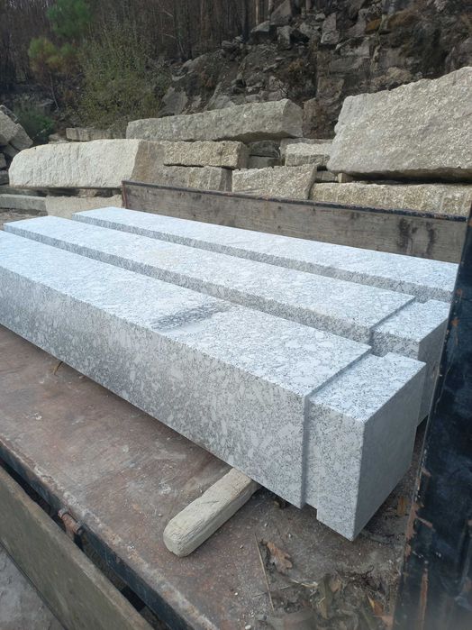 Colunas/pilares em granito